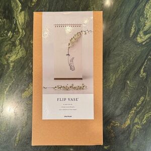 Flip Vase - Elegant Brown Design